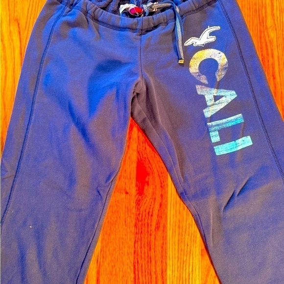Hollister Ladies Capri Sweatpants with Drawstring Waist | Cali Logo🤩 - Picture 4 of 9